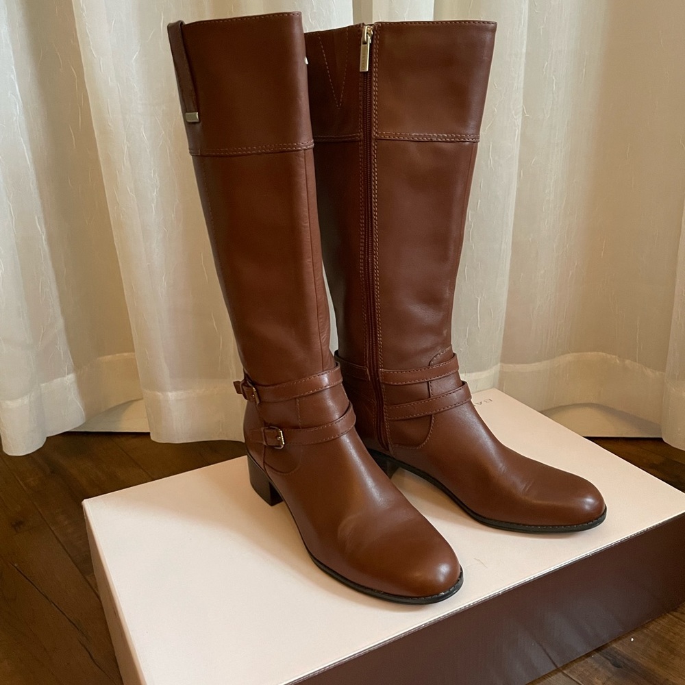 Leather full zip riding style boot. Like NEW!